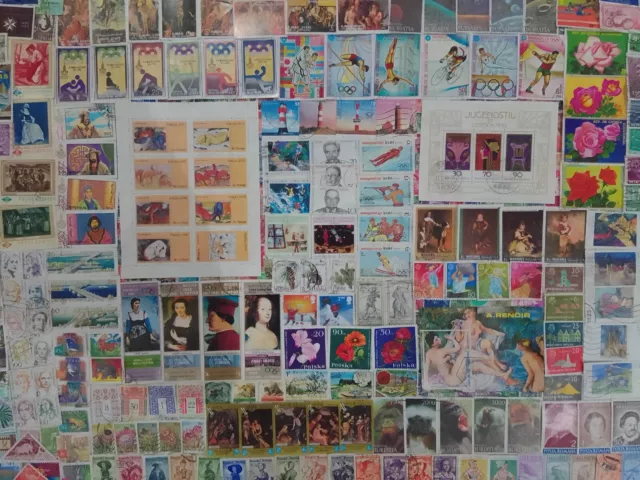 Lot / vrac de 1000 timbres et blocs du monde (photos du lot) (Lot 378)