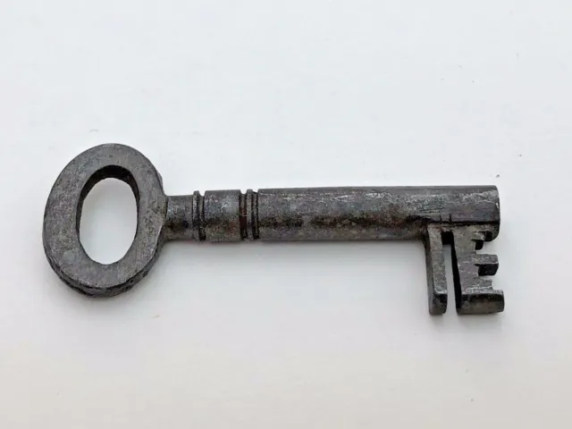 edwardian steel key - hollow bore  ref 10