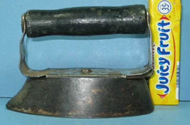 Old Toy Iron By Harper Co Chicago 3 7/8" Long ***Now On Sale*** Ci 854