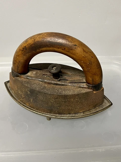 Antique Cast Iron Stovetop Heated Wood Handle Sad Iron w/ Humphreys H2H Trivet