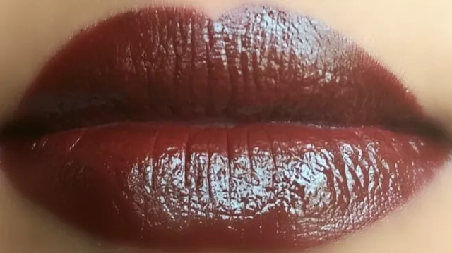 Rimmel London The Only 1 Lippenstift 820 Oh-So Wicked Satin Oberfläche glatt & cremig 2