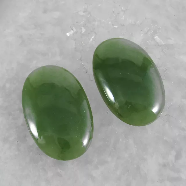 Jade  Nephrit 2 Stück Großer Cabochon 30 x 20 mm oval total 55,77 Karat (JA5)