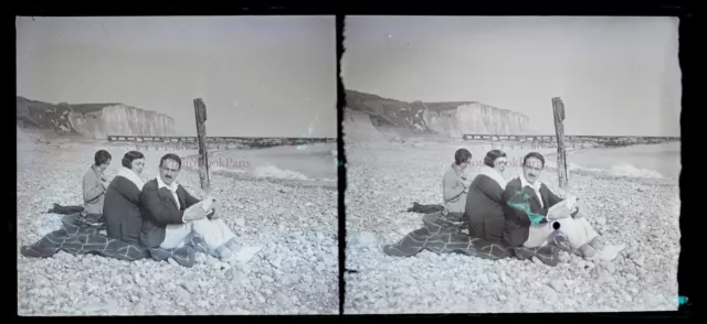 Family at the beach Normandy photo NEGATIVE glass plate stereo vintage