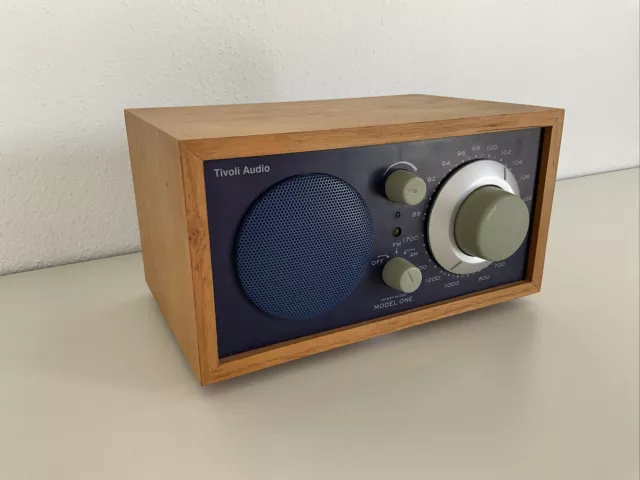 Radio Tivoli Audio Model One Henry Kloss Radio FM AM