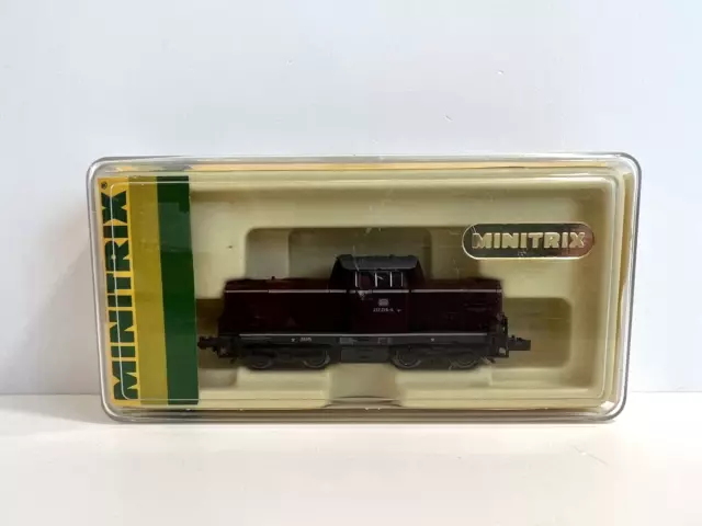 Minitrix 2048 - Locomotive diesel BR 212 (ex V100) rouge de la DB en N