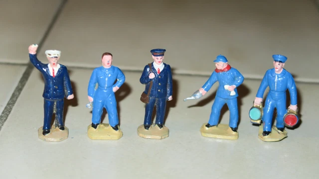 HORNBY : TRAIN ECHELLE 0 PERSONNAGES DE GARE CINQ FIGURINES AU 1/43e