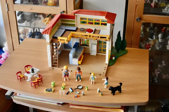 Maison playmobil avec toutes les extensions meublée 4279,7387,7388,7389