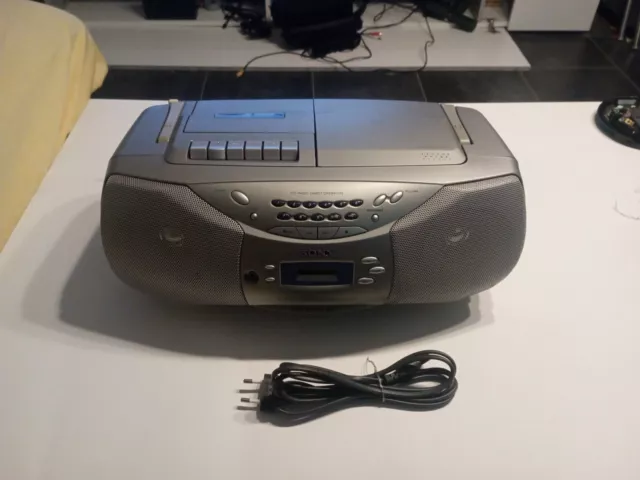 Original Sony CFD-S26L Kassetten Recorder Ghettoblaster CD Radio In Silber