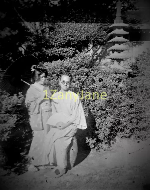 GN 11/12x8 cm JAPAN-Glass Plate Negative-JAPANESE MAN WOMAN BUSHES TREE GARDEN