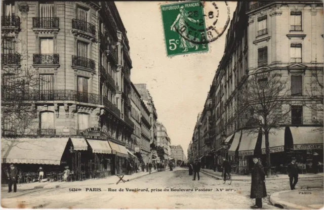 CPA PARIS 15e - Rue de Vaugirard, prise du Boulevard Pasteur (156637)