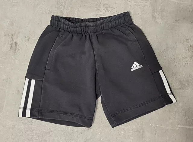 Adidas kurze Sporthose Jungen warm, Gr. 116, 5-6 Jahre, top Zustand 😃!