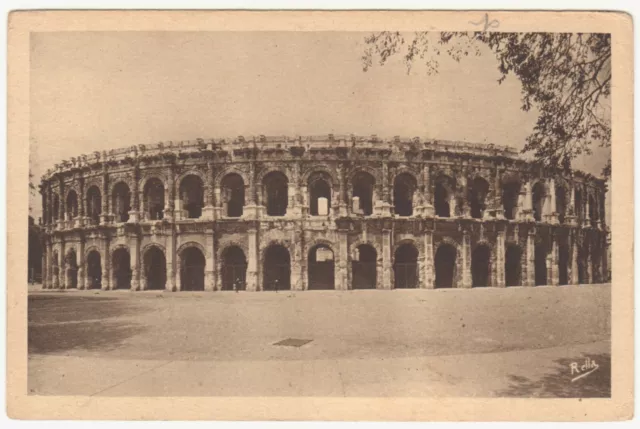 CPA 30 NIMES Les Arènes (Amphithéâtre Romain)