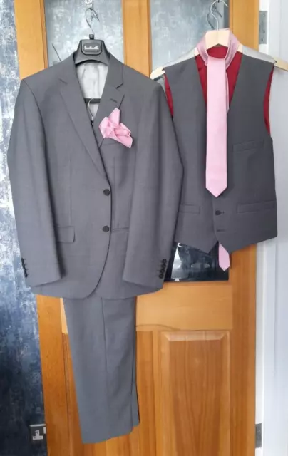 Mens Santinelli 5 Piece Grey Suit 38R Jacket Waistcoat 32R Trousers + Tie&Hankie