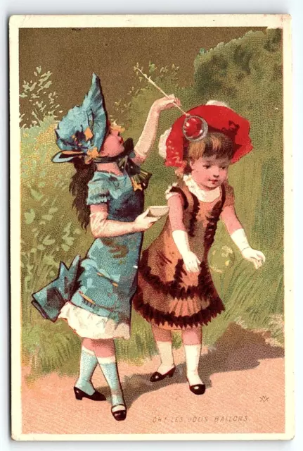 c1880 VICTORIAN GIRLS BLOWING BUBBLES WITH FANCY HATS DRESSES TRADE CARD Z1215