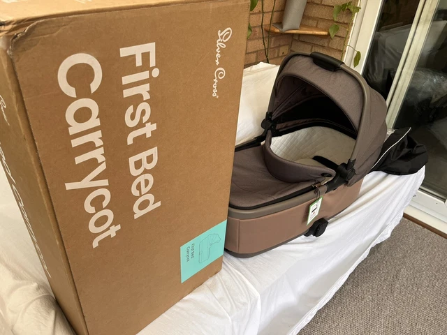Silver Cross Reef First Bed Folding Carrycot - Earth
