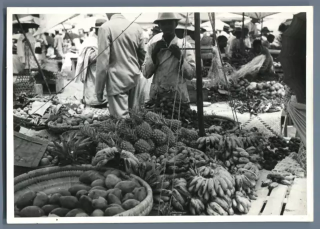 Madagascar, Tananarive, Marchands de fruits  Vintage print.  Tirage argentique