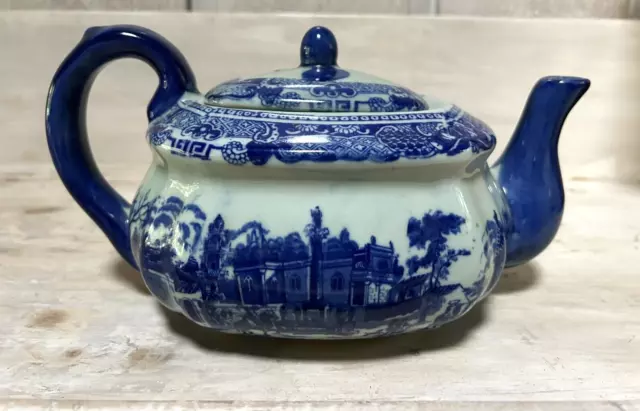 Beautiful vintage Victoria Ware large Flow Blue Teapot with lid - EXC