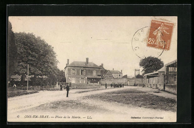 CPA Ons-en-Bray, Place de la Mairie