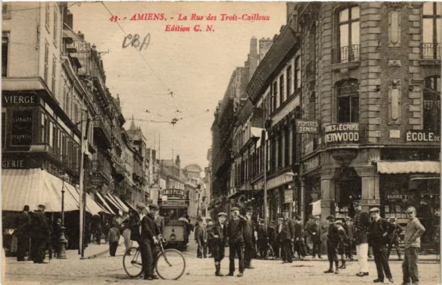 CPA AK AMIENS - La Rue des Trois-Cailloux (515564)