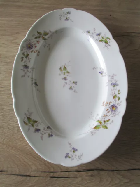 Grand  Plat ovale  en  porcelaine  Limoges ? Pouyat ? décor fleurs  ""
