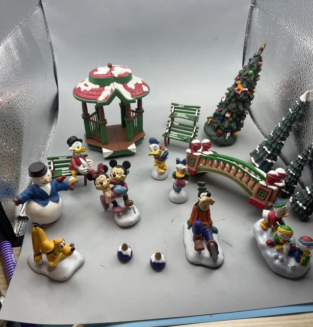 ディズニー　Mickey’s Holiday Skaters Rare Mr. Christmas Disney Mickey's Holiday Skaters Musical