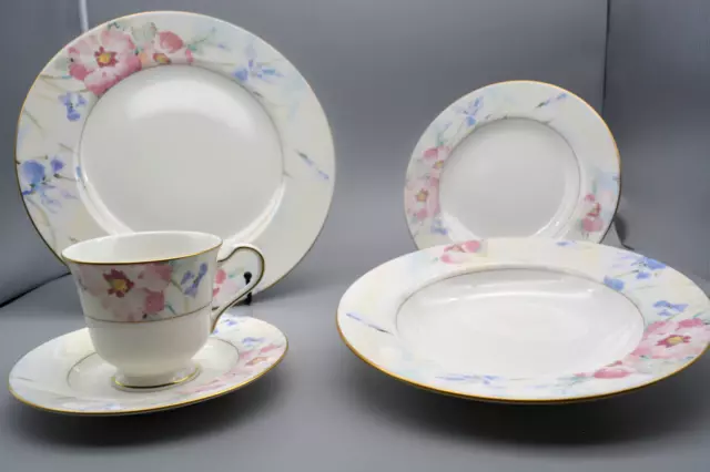 Mikasa Matisse Fine Bone China 5 piece place setting NEW IN ORIGINAL BOXES