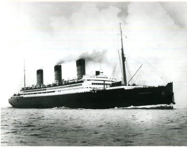 Parson Cunard archive photo Cunard Liner RMS BERENGARIA off to New York c1932