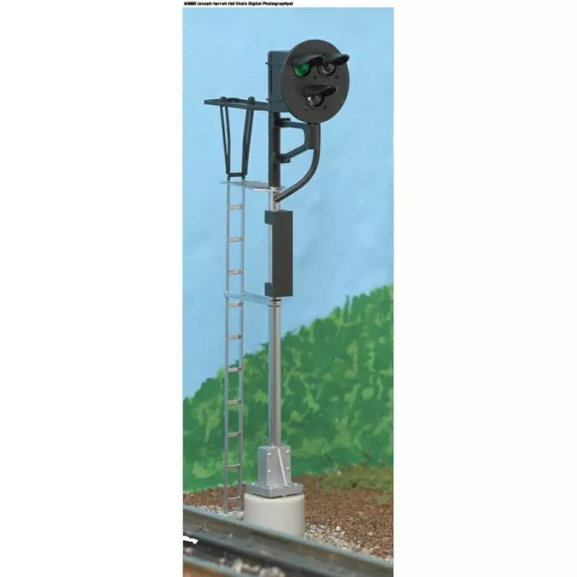 Atlas O-21st Century Signal System - Operating 3-Rail Road Signal -- Type "G" Si