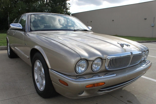 2003 Xj8 4.0 Liter Leather Sunroof F&R Heated Seats