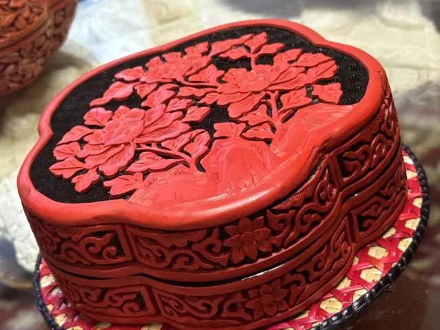 beatiful rare Chinese Antique hand Carved Red Cinnabar Lacquer Box