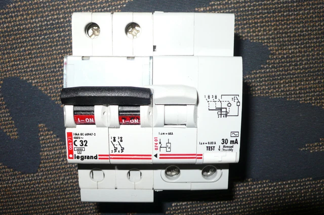 DISJONCTEUR DIFFERENTIEL 32A 30mA TYPE AC, 2POLE PROTEGE LEGRAND