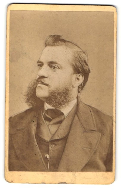 Fotografie Otto Reitmayer, München, Portrait Mann mit Backenbbart modsich frisi