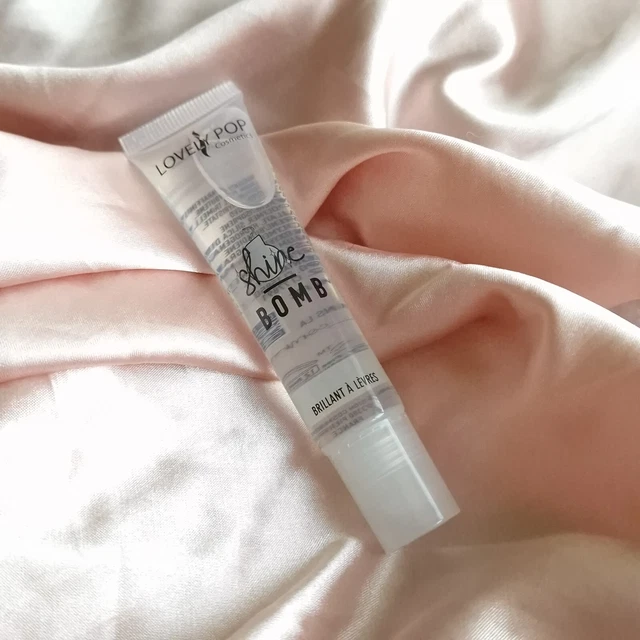 Lip gloss shine bomb