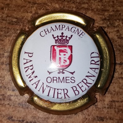 capsule de champagne "lanson n°85 bordeaux et or  " côte de 6 euros. 
