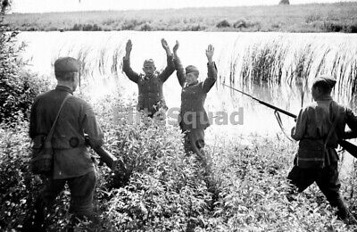 WW2 Picture Photo Two German soldiers surrendering to Red Army 0400
