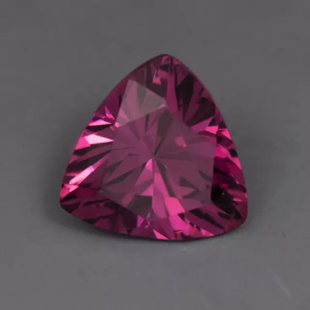 Magnifique Grenat Rhodolite naturel de  0.77 Carats