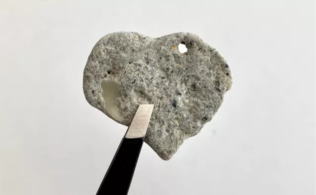 Natural Heart Hag Beach Rock w/Heart-shaped Hole ❤️ Stone Love Wish valentine US