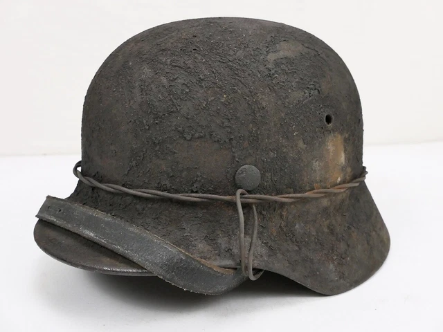WH Stahlhelm M35 Q64 Original m. Helmfutter Gr.57 + Kinnriemen Museumsauflösung