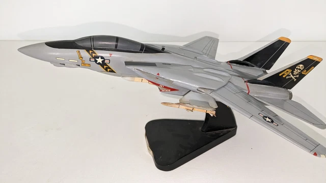 Maquette Avion F14 Tomcat Topgun  Envergure 39 cm Pilots Station en bois.