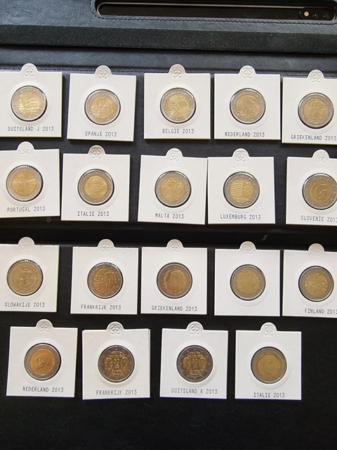 Lot de 19 pièces 2 euros commémoratives UNC 2013