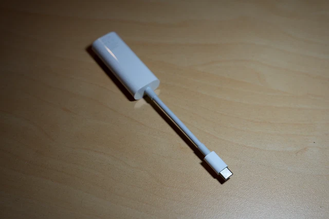 Apple Thunderbolt 3 (USB-C) to Thunderbolt 2 Adapter (A1790, MMEL2AM/A)