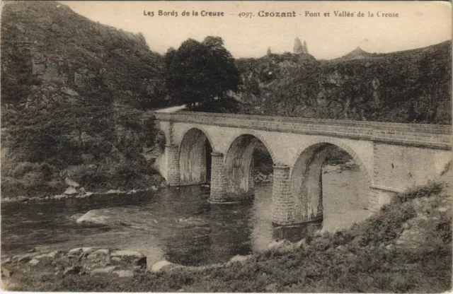 CPA CROZANT Pont et Vallee de la Creuse (1144431)