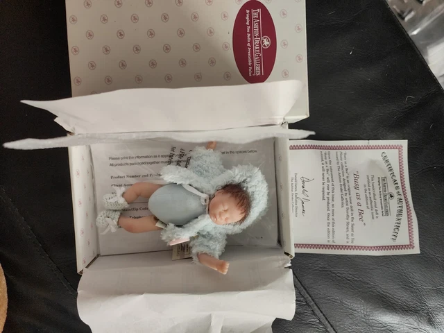 Busy As A Bee ~  Ashton Drake Mini Vinyl Doll Sweet As You Please Boxed + Coa