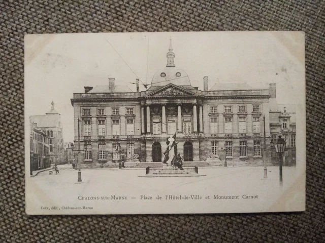 Cpa Châlons Sur Marne Place De L Hotel De Ville Et Monument Carnot