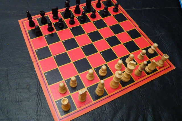Chess Game Milton Bradley 4125.with 14 inch board. Pre-Owned.