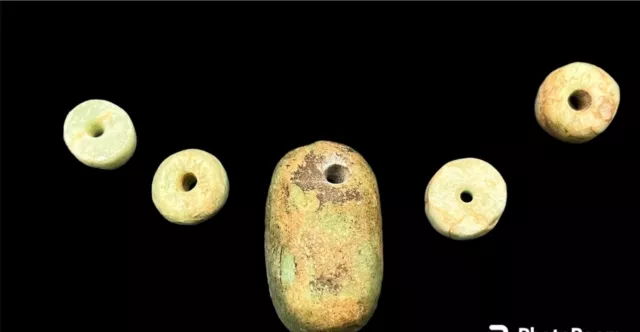 Pre Columbian Aztec South-American jade beads and pendant (A121)