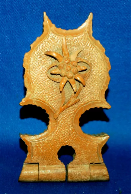A carved wooden pocket watch stand or case, floral, 19th century, Swiss, 3.4 cm
