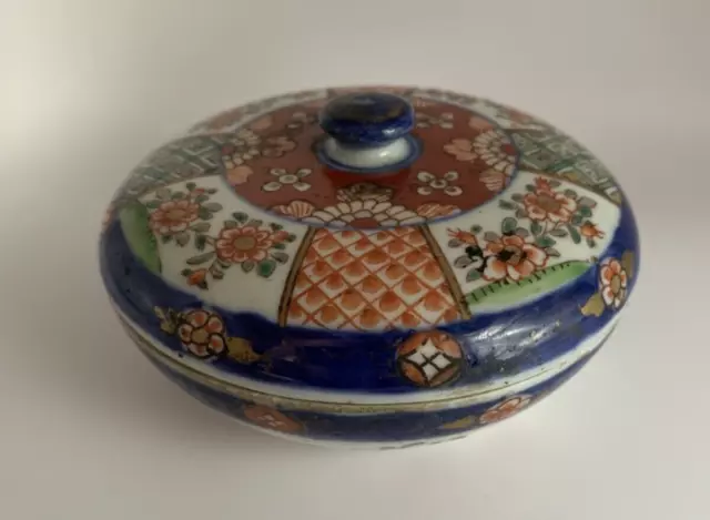 Japanese Porcelain Lidded Bowl - Excellent Hand Painted Imari Pattern