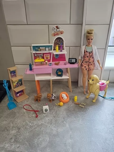 Barbie Vet Play Set With Doll And Accessories Animals