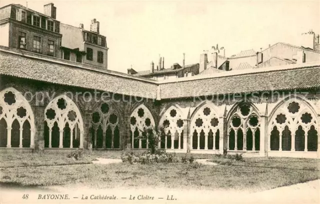 13621642 Bayonne_Pyrenees_Atlantiques La Cathedrale Le Cloitre Bayonne_Pyrenees